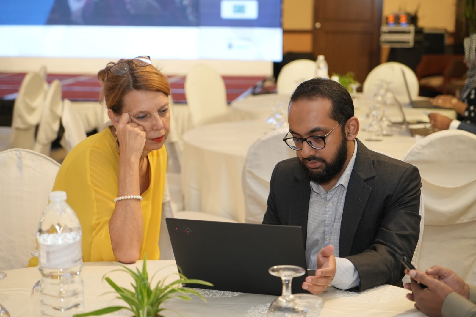 Marjolijn Wilmink in discussion during the national entrepreneurship workshop